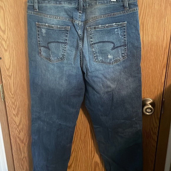 Plus size women’s distressed jeans - Picture 6 of 6